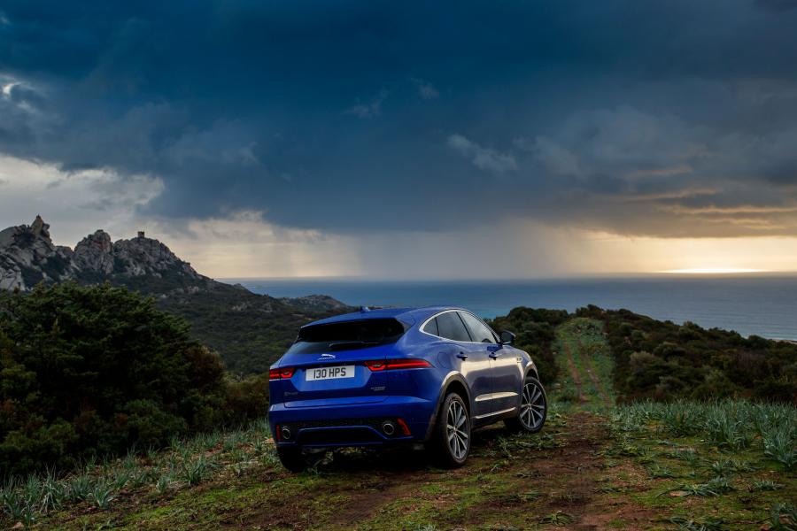  Jaguar E-Pace P300 AWD R-Dynamic 2017 года  (WW) (фото 35 из 40)